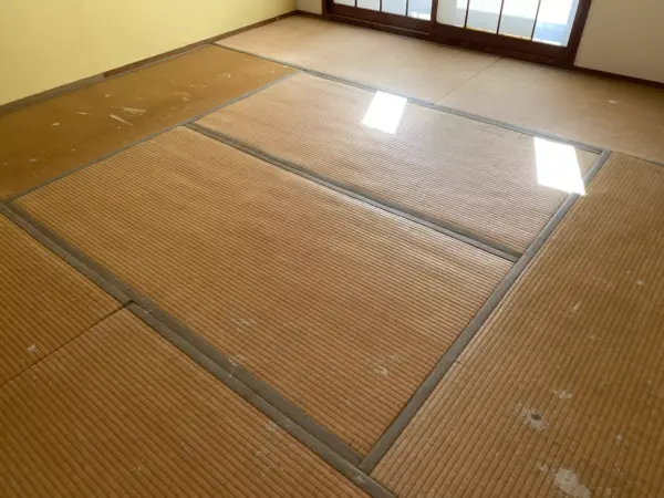 畳替え施工前の8畳部屋